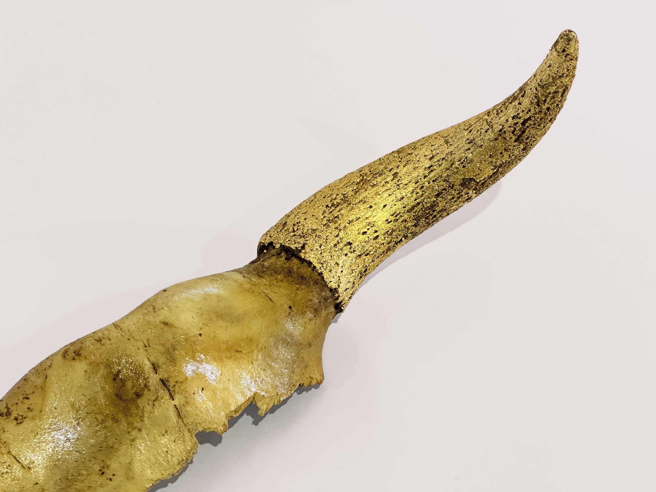 roughly-gold-painted-concrete-wall-surface-background